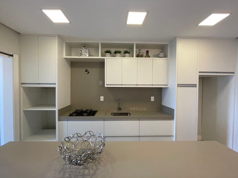 VILA DAS AROEIRAS RESIDENCE / Lindo apartamento mobiliado localizado no bairro Meia Praia Rua 262 Itapema - 