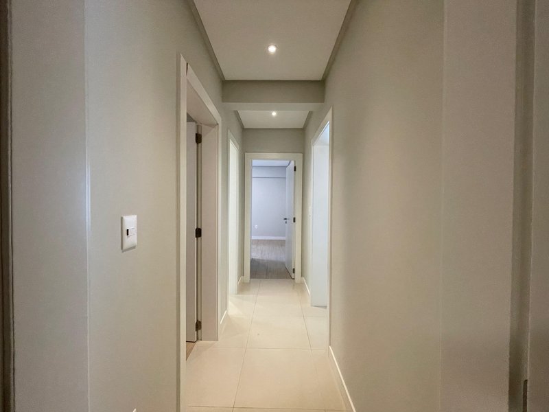VILA DAS AROEIRAS RESIDENCE / Lindo apartamento mobiliado localizado no bairro Meia Praia Rua 262 Itapema - 