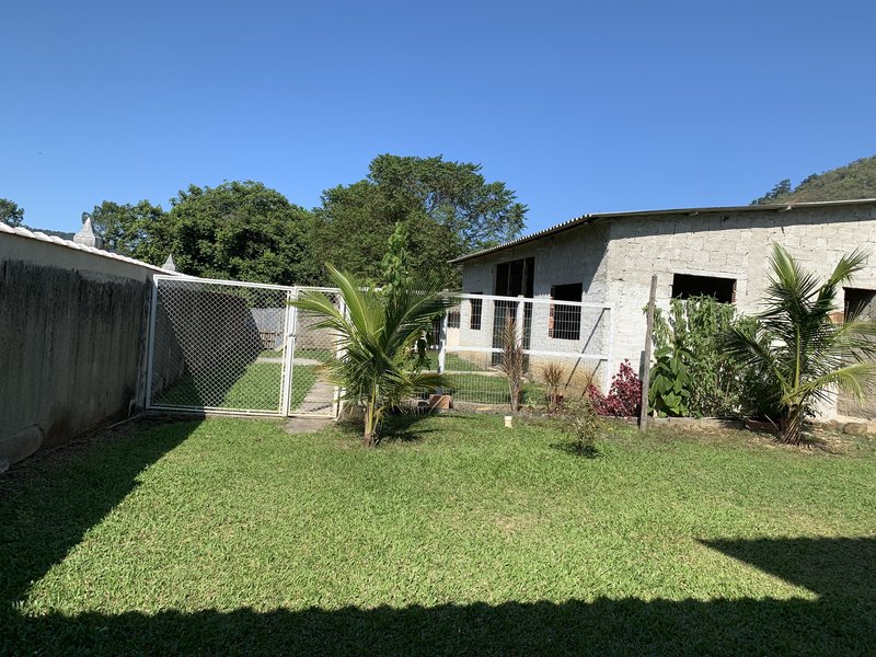  Casa à Venda no Bairro Cotia - Guapimirim/RJ Rua Santa Constança Guapimirim - 