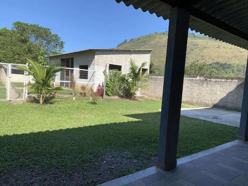  Casa à Venda no Bairro Cotia - Guapimirim/RJ Rua Santa Constança Guapimirim - 