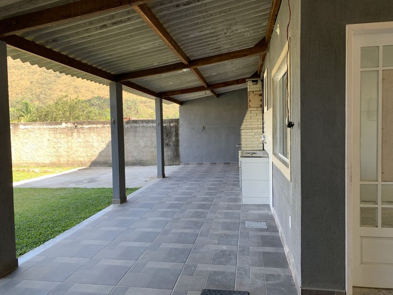 Casa à Venda no Bairro Cotia - Guapimirim/RJ Rua Santa Constança Guapimirim - 