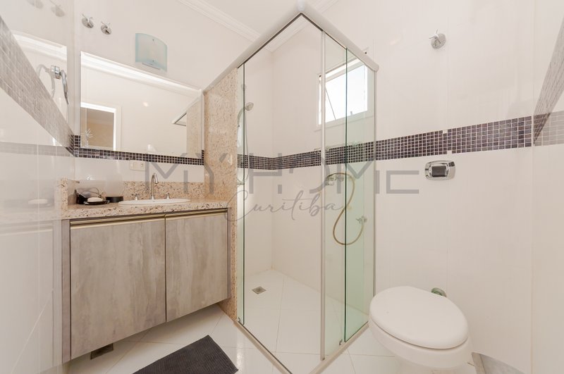 CASA EM CONDOMÍNIO À VENDA NO SÃO LOURENÇO COM 5 QUARTOS - 3 SUÍTES - PISCINA Rua José Brusamolin Curitiba - 