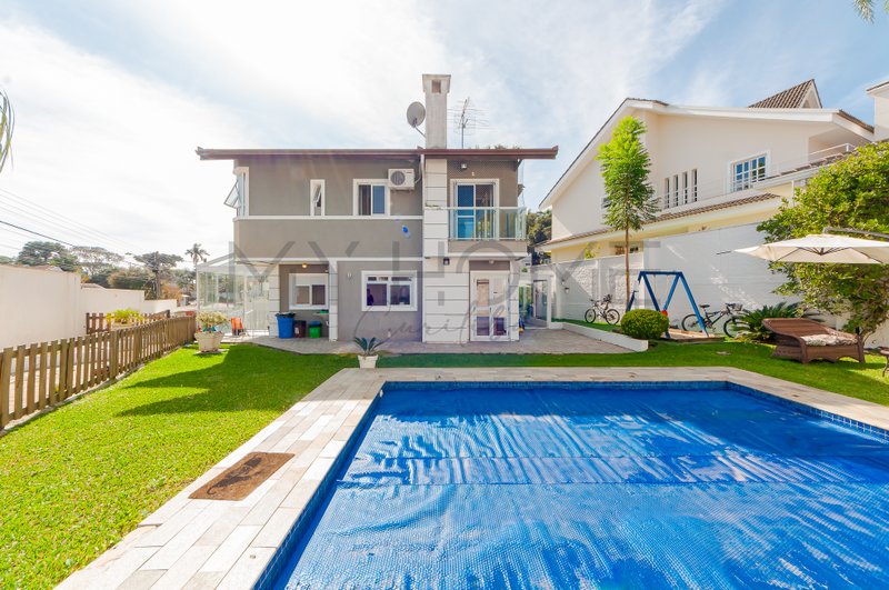CASA EM CONDOMÍNIO À VENDA NO SÃO LOURENÇO COM 5 QUARTOS - 3 SUÍTES - PISCINA Rua José Brusamolin Curitiba - 