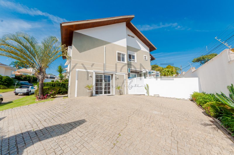 CASA EM CONDOMÍNIO À VENDA NO SÃO LOURENÇO COM 5 QUARTOS - 3 SUÍTES - PISCINA Rua José Brusamolin Curitiba - 