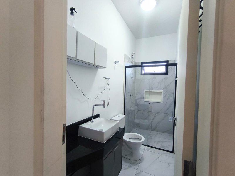 Sobrado com 3 Dormitórios e Quintal no Residencial Rubi - Mogi das Cruzes - 