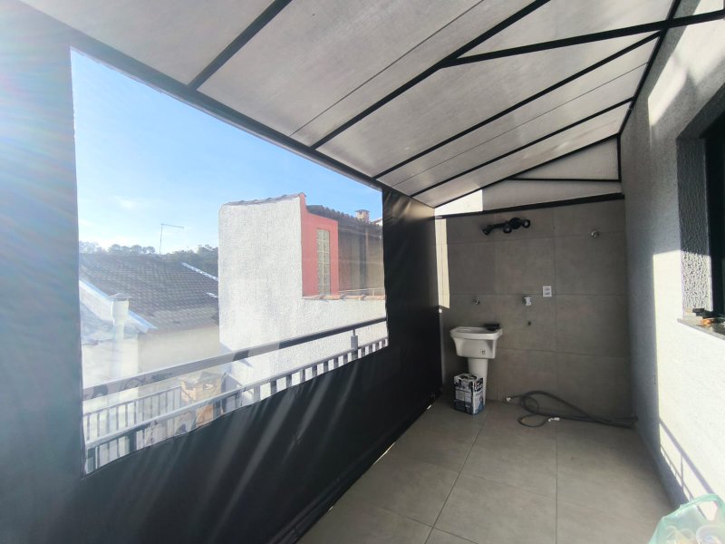 Sobrado com 3 Dormitórios e Quintal no Residencial Rubi - Mogi das Cruzes - 