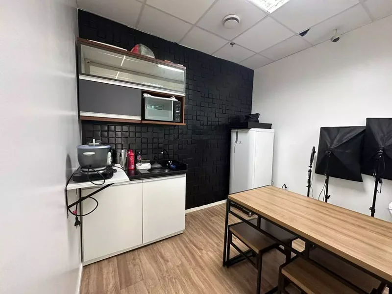 VENDE-SE CONJUNTO COMERCIAL 70M2 - 2 VAGAS - PRONTO PARA SUA EMPRESA!! Avenida Doutor Chucri Zaidan São Paulo - 