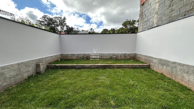 Sobrado 3 dormitórios sendo 1 suíte + 2 vagas de garagem - Suzano - 