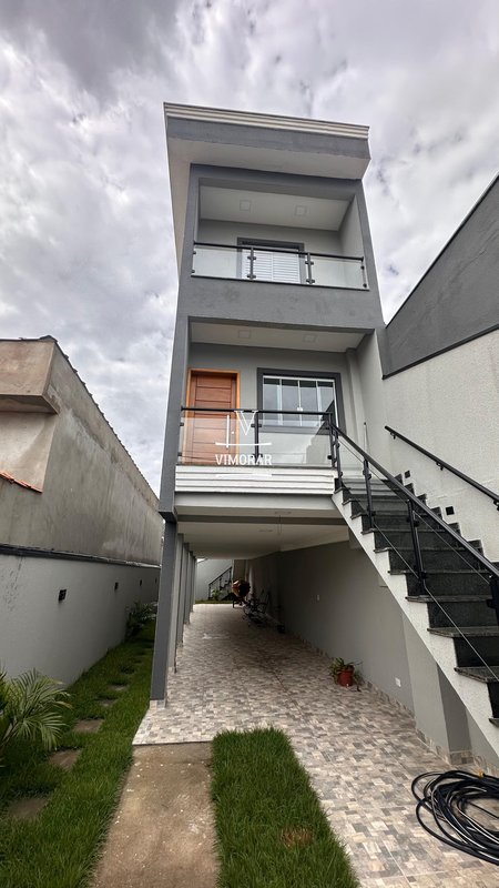 Sobrado 3 dormitórios sendo 1 suíte + 5 vagas de garagem - Itaquaquecetuba - 