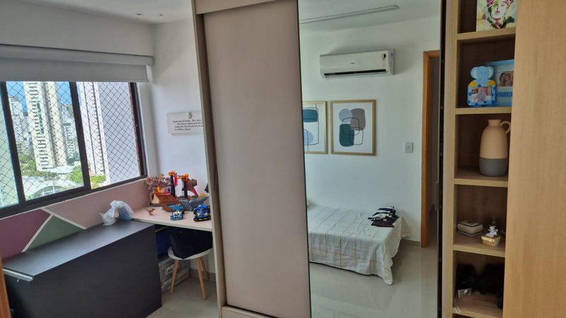 4 quartos (2 suítes). 136m². Varanda. Nascente. Andar alto. 2 vagas de garagem Rua Luiz de Faria Barbosa Recife - 