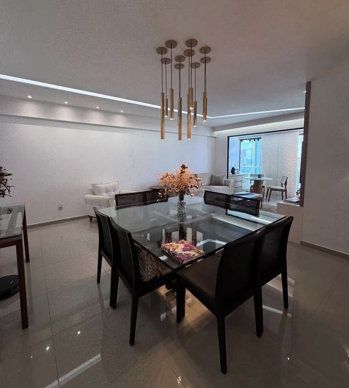 4 quartos (2 suítes). 136m². Varanda. Nascente. Andar alto. 2 vagas de garagem Rua Luiz de Faria Barbosa Recife - 