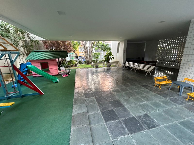 3 quartos (01 suíte). 98m². Varanda. Nascente. 1 vaga de garagem Rua Jonathas de Vasconcelos Recife - 