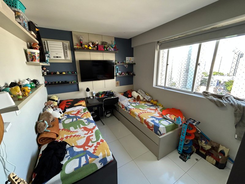 3 quartos (01 suíte). 98m². Varanda. Nascente. 1 vaga de garagem Rua Jonathas de Vasconcelos Recife - 