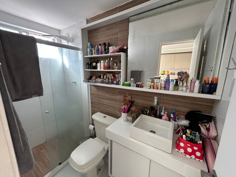 3 quartos (01 suíte). 98m². Varanda. Nascente. 1 vaga de garagem Rua Jonathas de Vasconcelos Recife - 