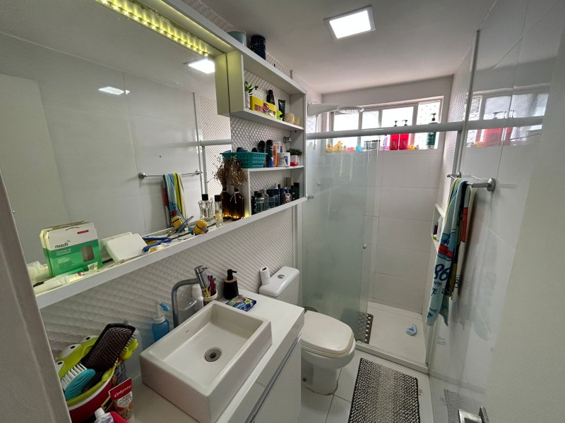 3 quartos (01 suíte). 98m². Varanda. Nascente. 1 vaga de garagem Rua Jonathas de Vasconcelos Recife - 