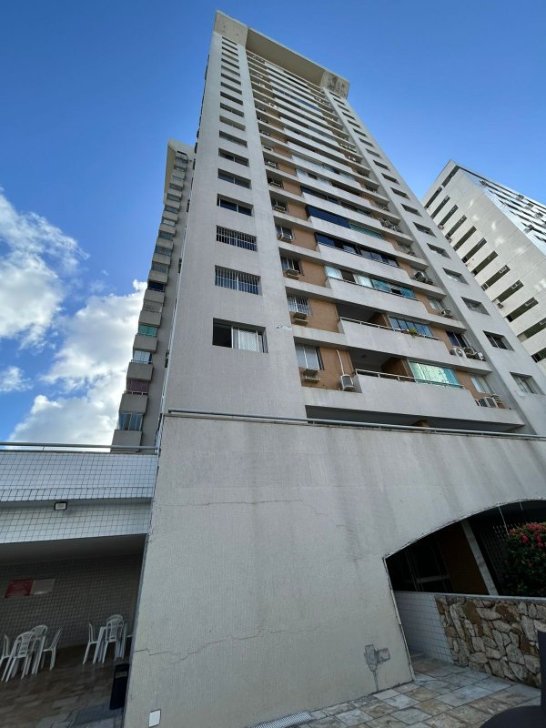 3 quartos (01 suíte). 98m². Varanda. Nascente. 1 vaga de garagem Rua Jonathas de Vasconcelos Recife - 