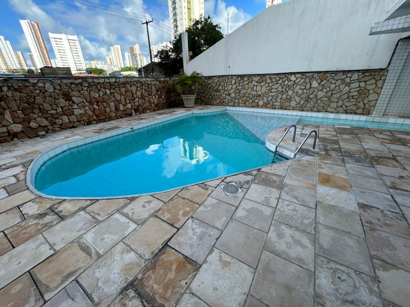 3 quartos (01 suíte). 98m². Varanda. Nascente. 1 vaga de garagem Rua Jonathas de Vasconcelos Recife - 