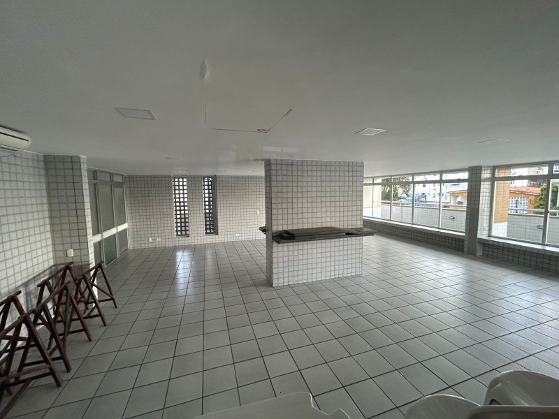 3 quartos (01 suíte). 98m². Varanda. Nascente. 1 vaga de garagem Rua Jonathas de Vasconcelos Recife - 