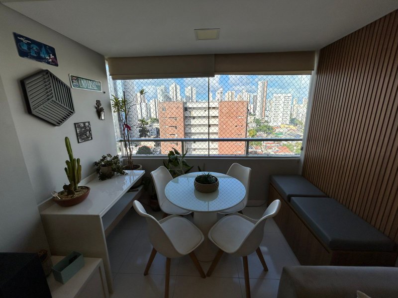3 quartos (01 suíte). 98m². Varanda. Nascente. 1 vaga de garagem Rua Jonathas de Vasconcelos Recife - 