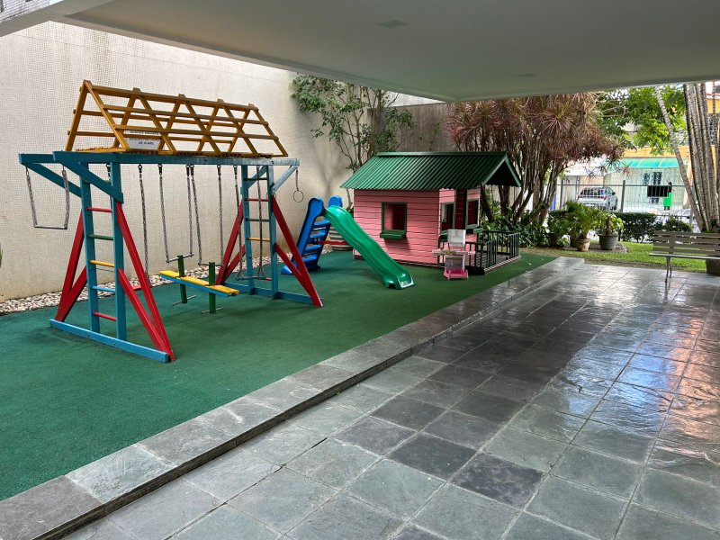 3 quartos (01 suíte). 98m². Varanda. Nascente. 1 vaga de garagem Rua Jonathas de Vasconcelos Recife - 