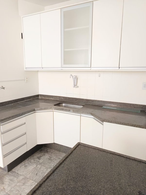 APARTAMENTO 3 QUARTOS SUÍTE VARANDA NASCENTE GARAGEM ELEVADOR À VENDA NA GRAÇA! Largo da Graça Salvador - 