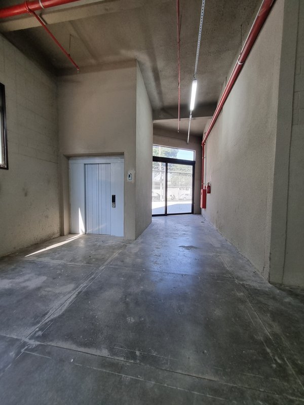 ALUGA-SE GALPÃO - 2 PISOS - 4.500M2 - 10 MINUTOS DA ESTAÇÃO DO TREM - TOLTALMENTE NOVO!! Rua Antônio Fidélis São Paulo - 