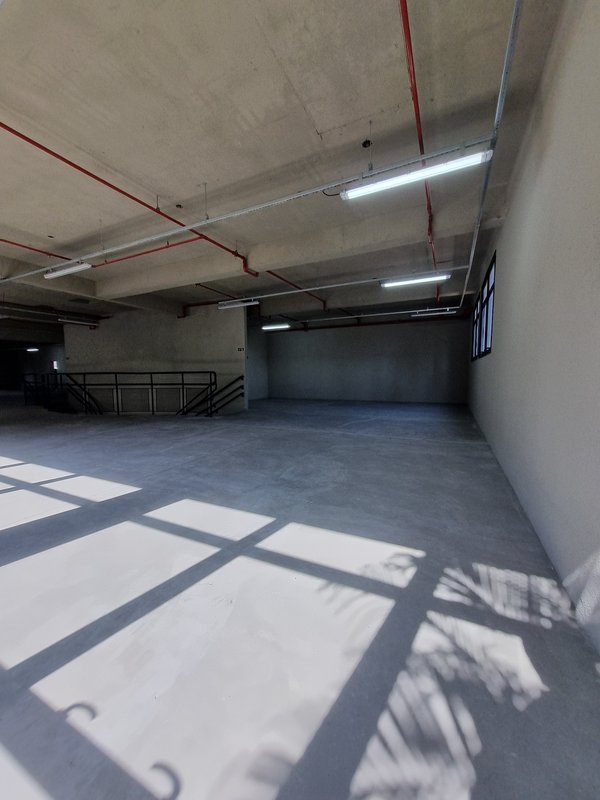 ALUGA-SE GALPÃO - 2 PISOS - 4.500M2 - 10 MINUTOS DA ESTAÇÃO DO TREM - TOLTALMENTE NOVO!! Rua Antônio Fidélis São Paulo - 