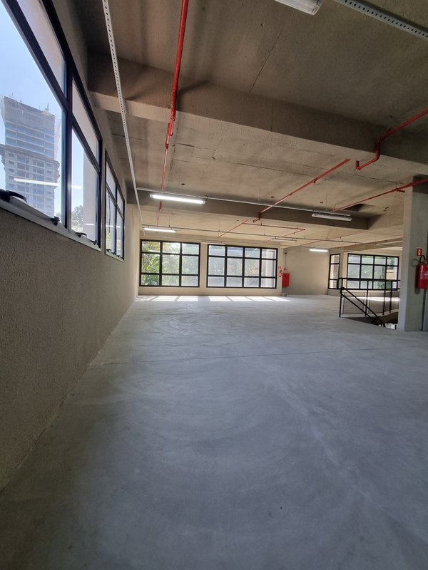 ALUGA-SE GALPÃO - 2 PISOS - 4.500M2 - 10 MINUTOS DA ESTAÇÃO DO TREM - TOLTALMENTE NOVO!! Rua Antônio Fidélis São Paulo - 