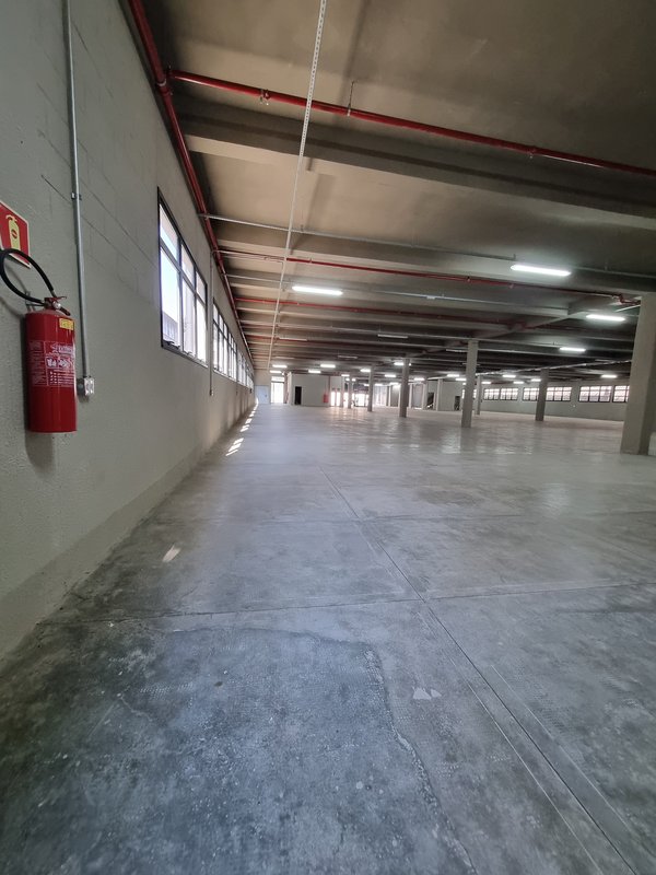 ALUGA-SE GALPÃO - 2 PISOS - 4.500M2 - 10 MINUTOS DA ESTAÇÃO DO TREM - TOLTALMENTE NOVO!! Rua Antônio Fidélis São Paulo - 