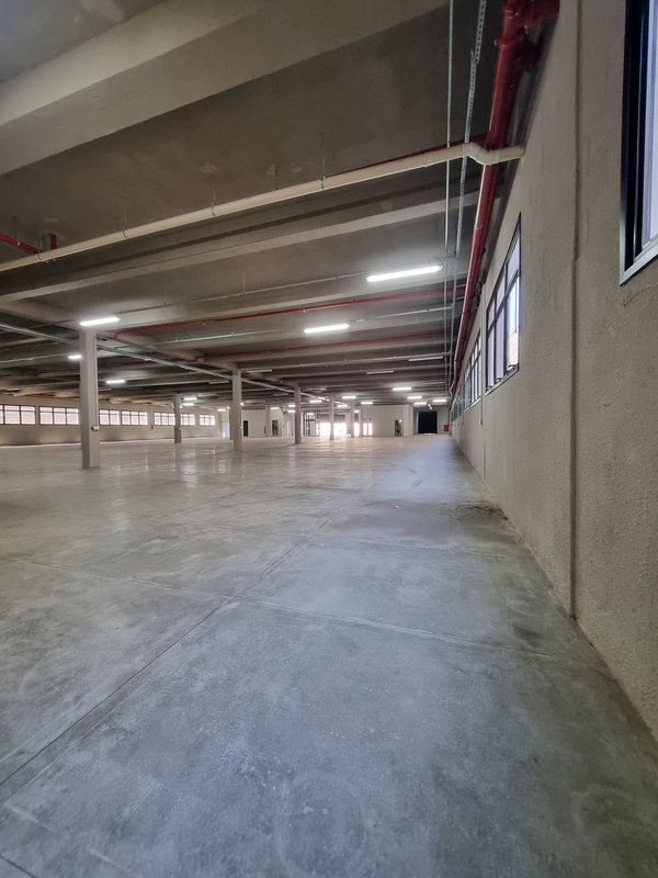 ALUGA-SE GALPÃO - 2 PISOS - 4.500M2 - 10 MINUTOS DA ESTAÇÃO DO TREM - TOLTALMENTE NOVO!! Rua Antônio Fidélis São Paulo - 
