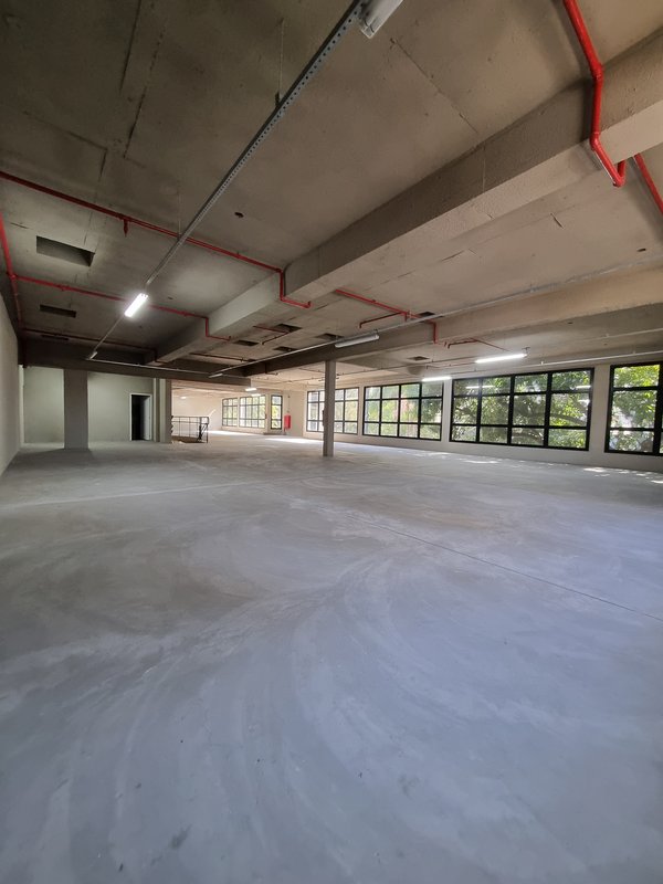 ALUGA-SE GALPÃO - 2 PISOS - 4.500M2 - 10 MINUTOS DA ESTAÇÃO DO TREM - TOLTALMENTE NOVO!! Rua Antônio Fidélis São Paulo - 