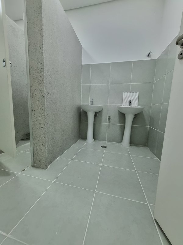 ALUGA-SE GALPÃO - 2 PISOS - 4.500M2 - 10 MINUTOS DA ESTAÇÃO DO TREM - TOLTALMENTE NOVO!! Rua Antônio Fidélis São Paulo - 
