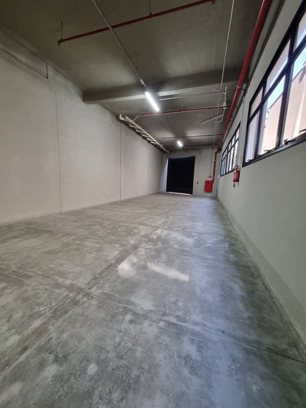ALUGA-SE GALPÃO - 2 PISOS - 4.500M2 - 10 MINUTOS DA ESTAÇÃO DO TREM - TOLTALMENTE NOVO!! Rua Antônio Fidélis São Paulo - 