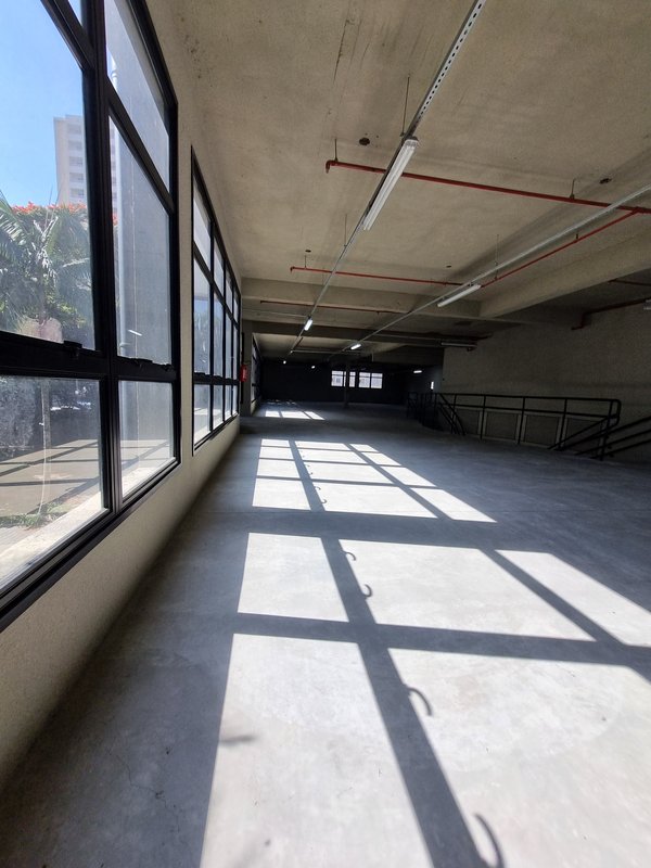 ALUGA-SE GALPÃO - 2 PISOS - 4.500M2 - 10 MINUTOS DA ESTAÇÃO DO TREM - TOLTALMENTE NOVO!! Rua Antônio Fidélis São Paulo - 