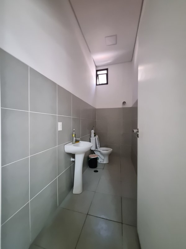 ALUGA-SE GALPÃO - 2 PISOS - 4.500M2 - 10 MINUTOS DA ESTAÇÃO DO TREM - TOLTALMENTE NOVO!! Rua Antônio Fidélis São Paulo - 