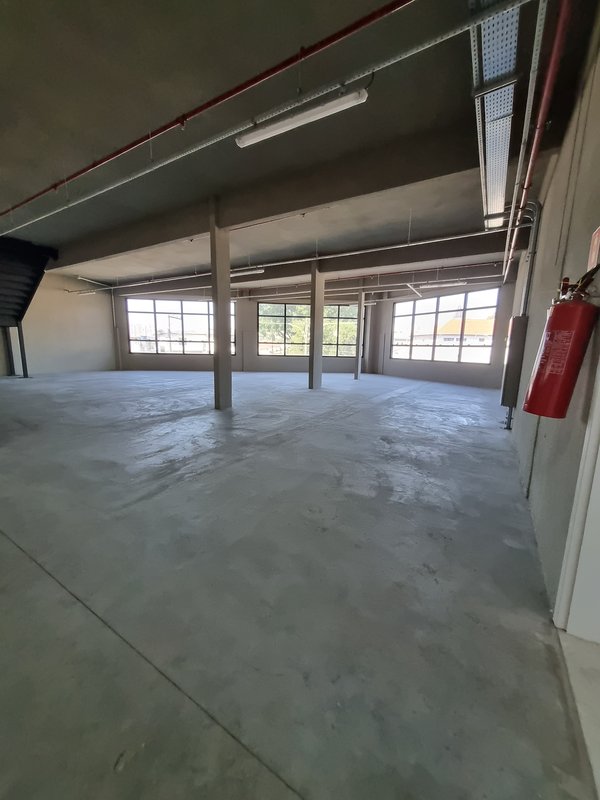 ALUGA-SE GALPÃO - 2 PISOS - 4.500M2 - 10 MINUTOS DA ESTAÇÃO DO TREM - TOLTALMENTE NOVO!! Rua Antônio Fidélis São Paulo - 