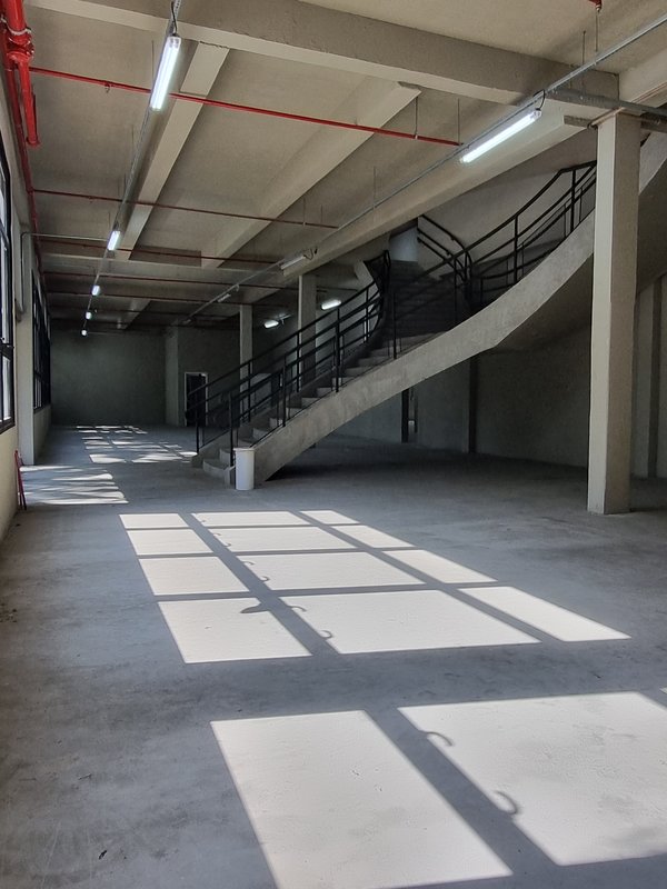 ALUGA-SE GALPÃO - 2 PISOS - 4.500M2 - 10 MINUTOS DA ESTAÇÃO DO TREM - TOLTALMENTE NOVO!! Rua Antônio Fidélis São Paulo - 