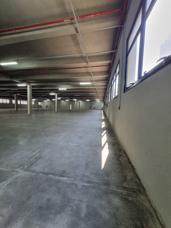 ALUGA-SE GALPÃO - 2 PISOS - 4.500M2 - 10 MINUTOS DA ESTAÇÃO DO TREM - TOLTALMENTE NOVO!! Rua Antônio Fidélis São Paulo - 