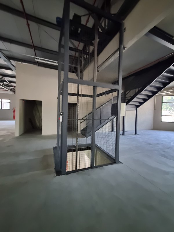 ALUGA-SE GALPÃO - 2 PISOS - 4.500M2 - 10 MINUTOS DA ESTAÇÃO DO TREM - TOLTALMENTE NOVO!! Rua Antônio Fidélis São Paulo - 