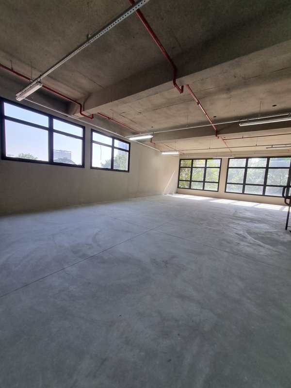 ALUGA-SE GALPÃO - 2 PISOS - 4.500M2 - 10 MINUTOS DA ESTAÇÃO DO TREM - TOLTALMENTE NOVO!! Rua Antônio Fidélis São Paulo - 