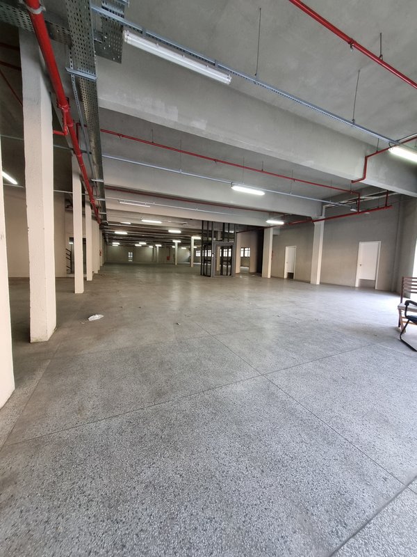 ALUGA-SE GALPÃO - 2 PISOS - 4.500M2 - 10 MINUTOS DA ESTAÇÃO DO TREM - TOLTALMENTE NOVO!! Rua Antônio Fidélis São Paulo - 