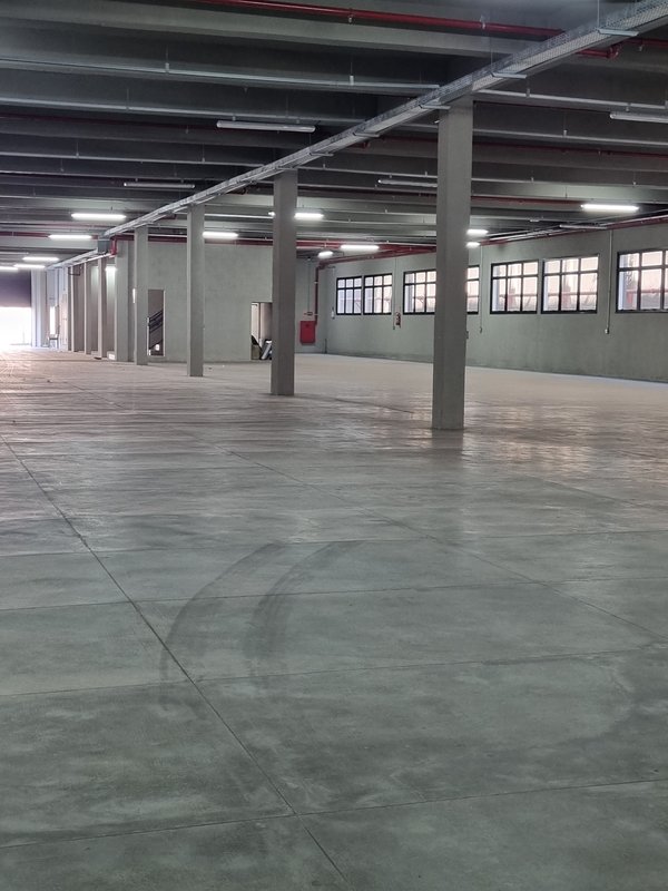 ALUGA-SE GALPÃO - 2 PISOS - 4.500M2 - 10 MINUTOS DA ESTAÇÃO DO TREM - TOLTALMENTE NOVO!! Rua Antônio Fidélis São Paulo - 