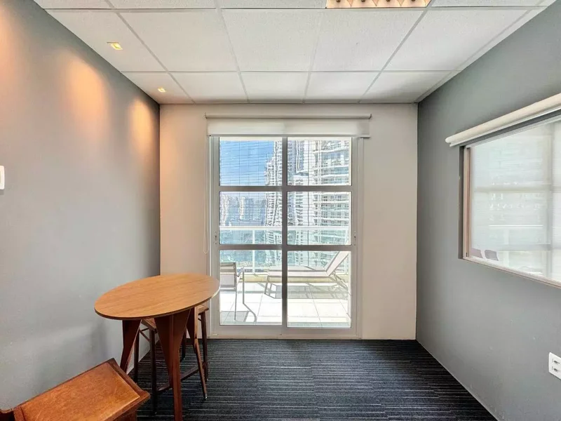 ALUGA-SE CONJUNTO COMERCIAL 134M2 - 4 VAGAS - PRONTO PARA SUA EMPRESA!! Avenida Doutor Chucri Zaidan São Paulo - 