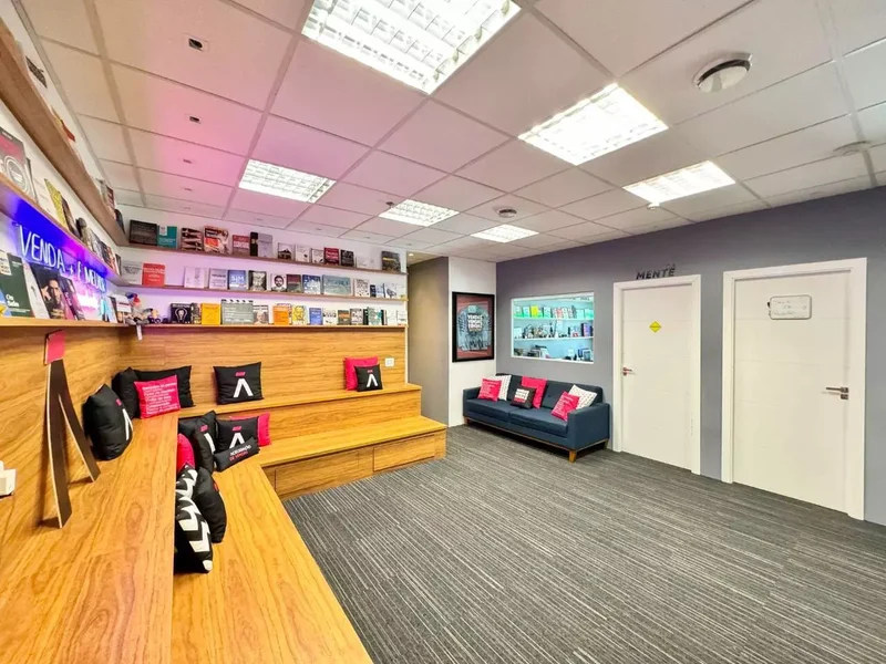 ALUGA-SE CONJUNTO COMERCIAL 134M2 - 4 VAGAS - PRONTO PARA SUA EMPRESA!! Avenida Doutor Chucri Zaidan São Paulo - 