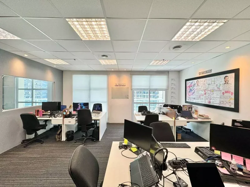 ALUGA-SE CONJUNTO COMERCIAL 134M2 - 4 VAGAS - PRONTO PARA SUA EMPRESA!! Avenida Doutor Chucri Zaidan São Paulo - 