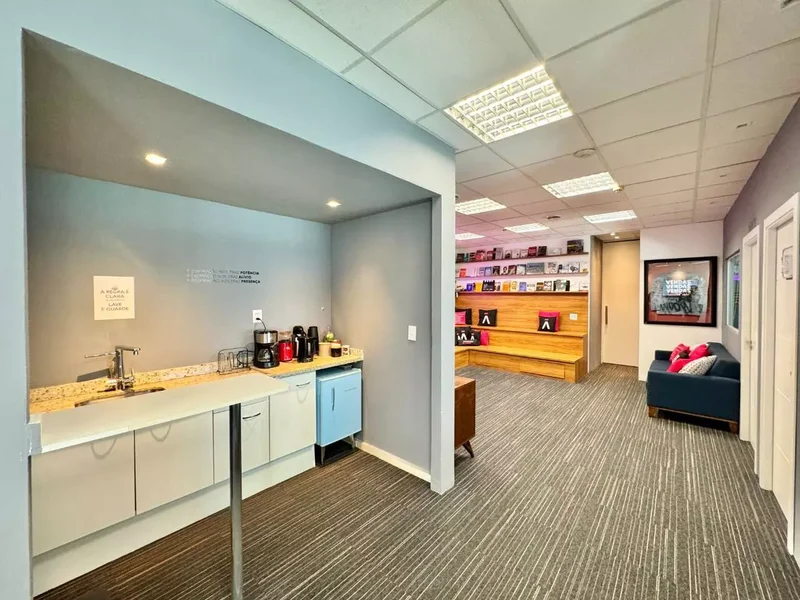 ALUGA-SE CONJUNTO COMERCIAL 134M2 - 4 VAGAS - PRONTO PARA SUA EMPRESA!! Avenida Doutor Chucri Zaidan São Paulo - 