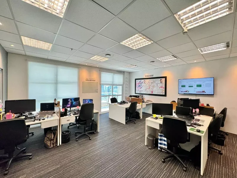 ALUGA-SE CONJUNTO COMERCIAL 134M2 - 4 VAGAS - PRONTO PARA SUA EMPRESA!! Avenida Doutor Chucri Zaidan São Paulo - 