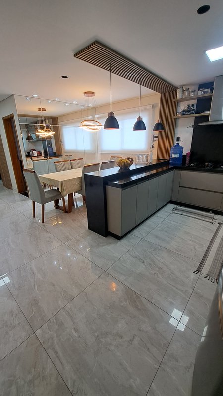 Sobrado amplo com 03 dormitórios, 01 suíte, quintal, piscina com área gourmet - Mogi das Cruzes - 