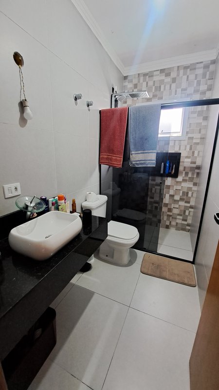 Sobrado amplo com 03 dormitórios, 01 suíte, quintal, piscina com área gourmet - Mogi das Cruzes - 