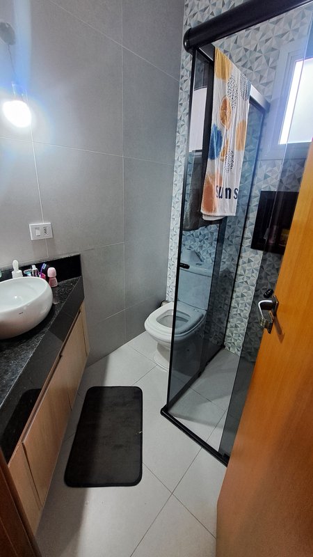 Sobrado amplo com 03 dormitórios, 01 suíte, quintal, piscina com área gourmet - Mogi das Cruzes - 